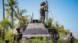 Prajurit Yonkomlek 2 Marinir lakukan Manuver Kendaraan Taktis Komunikasi Mobile