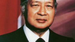 Bunga Rampai: Keistimewahan Soeharto di Mata Jenderal Soedirman , Sejarah Kecil "Petite Histoire" Indonesia